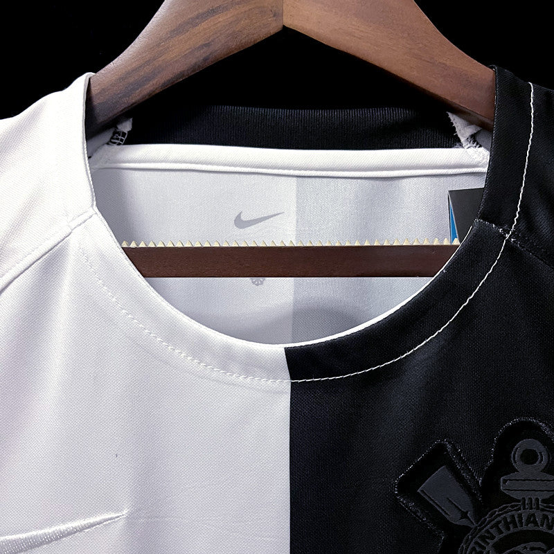 Camisa Corinthians Edição Limitada Especial 2023/24 Torcedor Masculina - Branca e Preta Nike