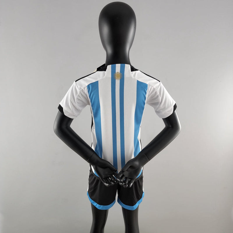 Kit Infantil Nova Camisa Adidas Argentina + Shorts - 3 Estrelas - Seleção Argentina Campeã QATAR 2022 [FRETE GRÁTIS]