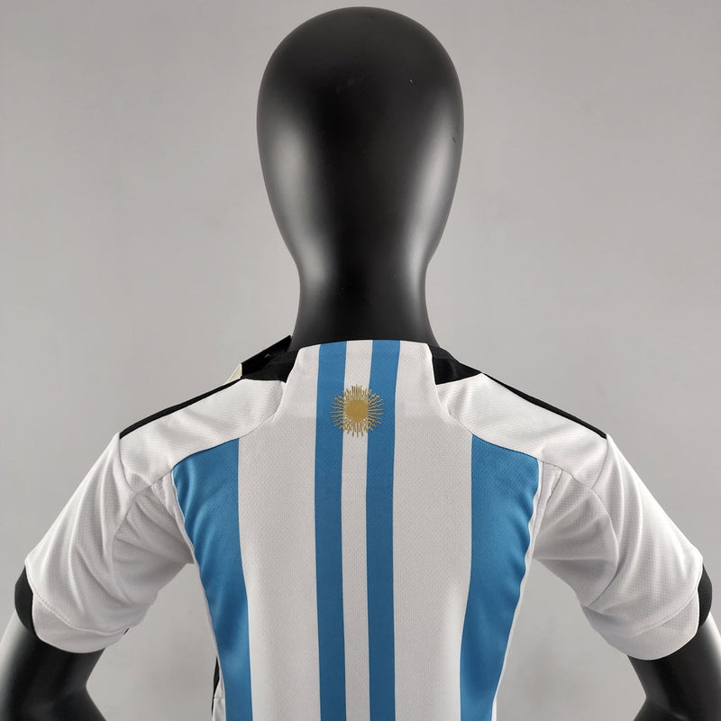 Kit Infantil Nova Camisa Adidas Argentina + Shorts - 3 Estrelas - Seleção Argentina Campeã QATAR 2022 [FRETE GRÁTIS]