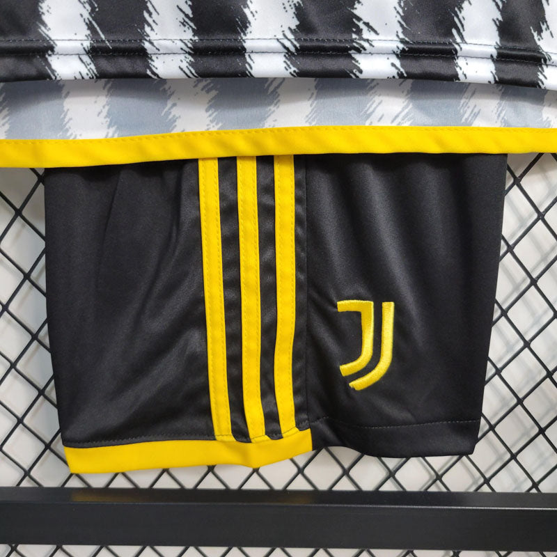 Kit Infantil Juventus Listrado Adidas 2023/24 [COMPRE 2 LEVE 3]